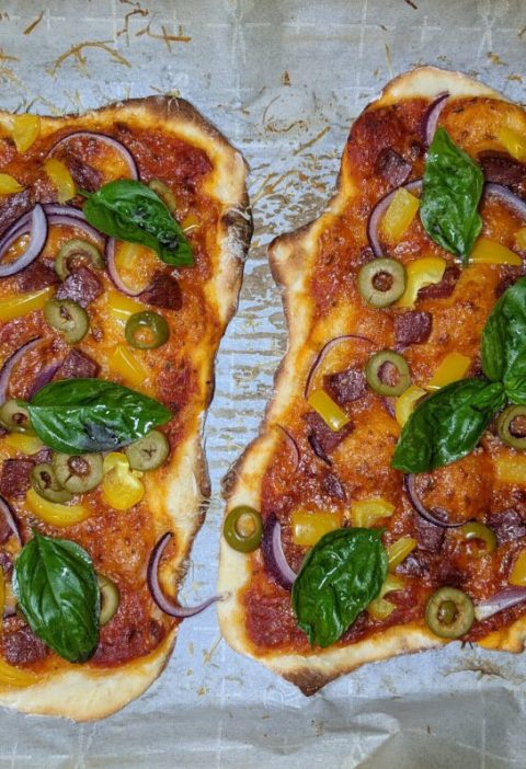 pizza na cienkim cieście jogurtowym
