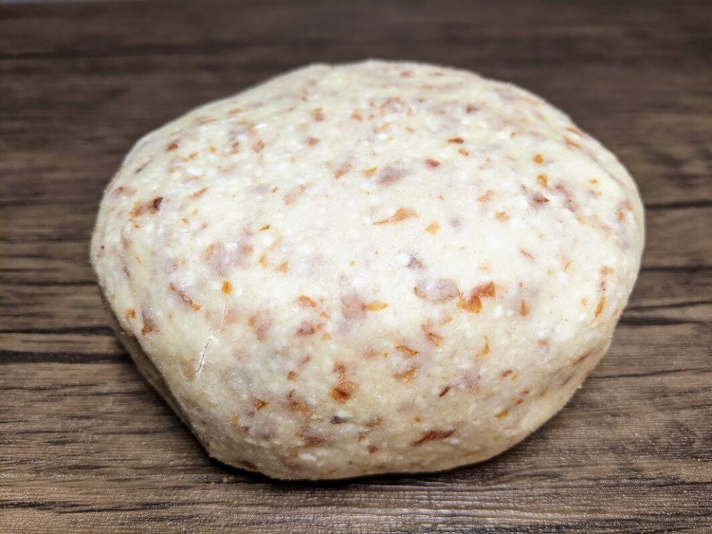 Wyrobione ciasto uformowane w kulkę