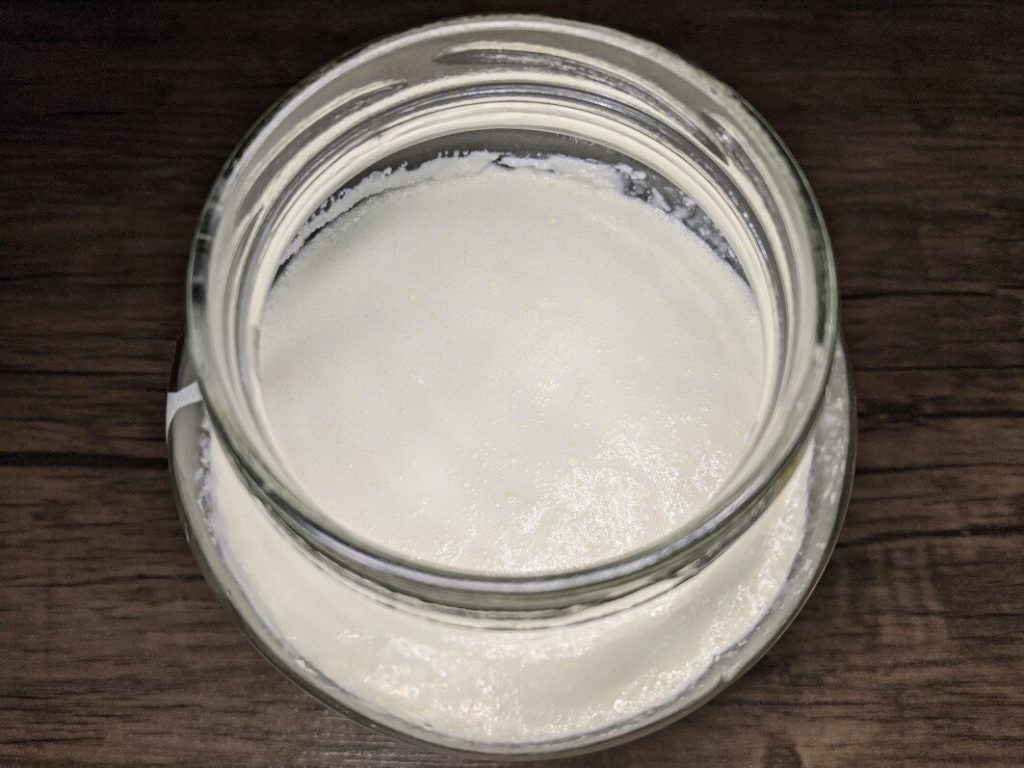 Śmietanka i kefir w słoiku